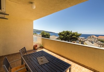 apartman plavi, balkon s pogledom na more